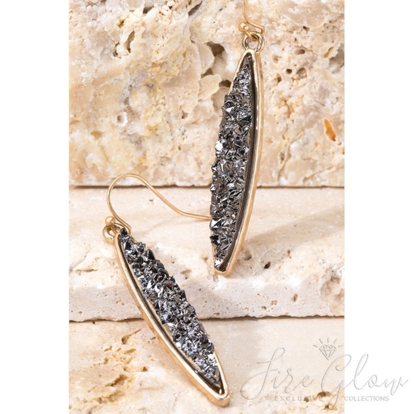 Teardrop / Marquise Platinum tone Druzy Earrings - Picture 3 of 8